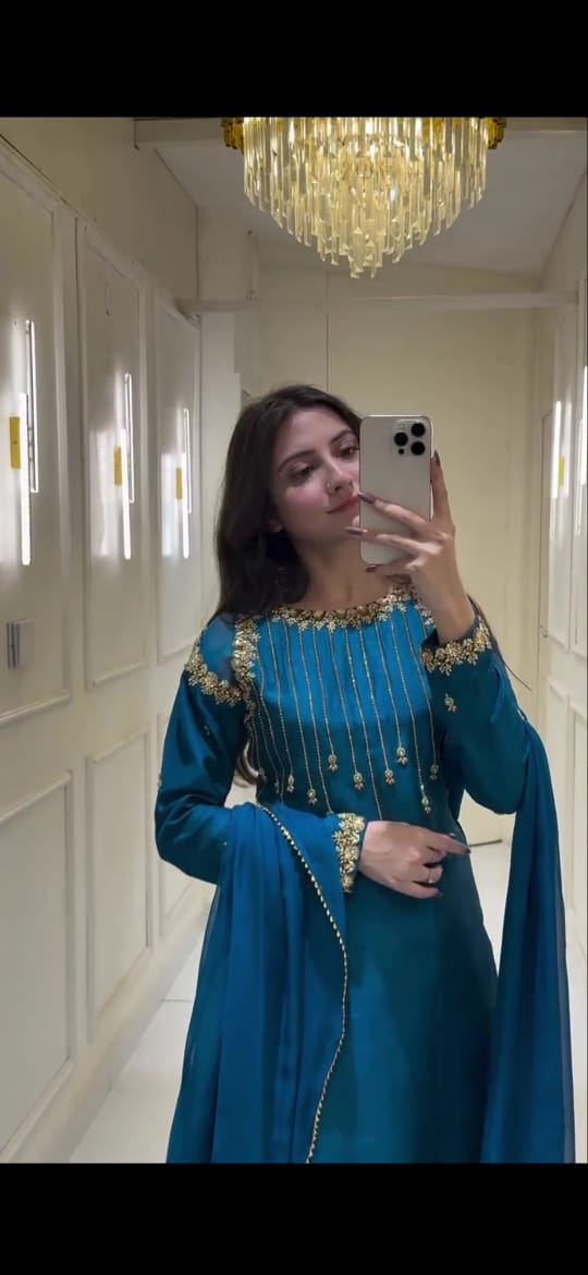 PEACOCK GREEN COLOR EMBROIDERED 3PC SUIT WITH LHANGA