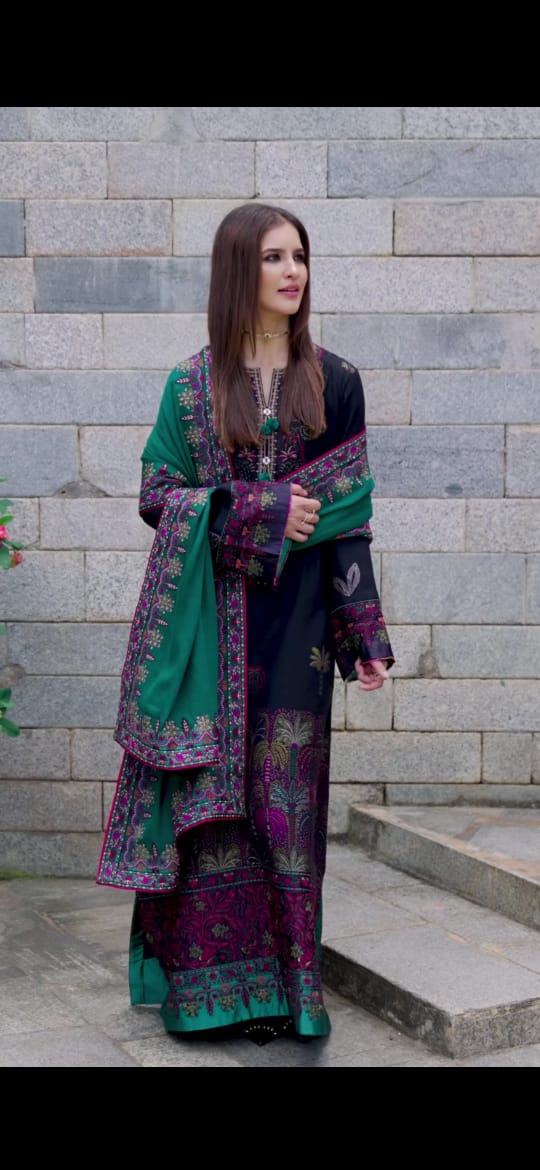 HEAVY EMBROIDERED 3PC SUIT
