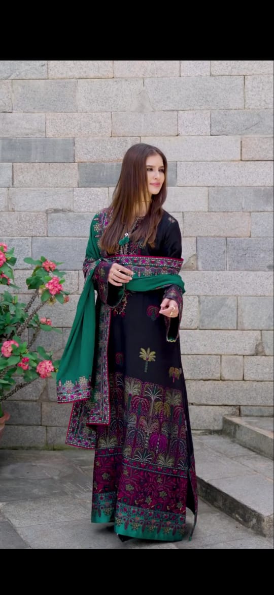 HEAVY EMBROIDERED 3PC SUIT