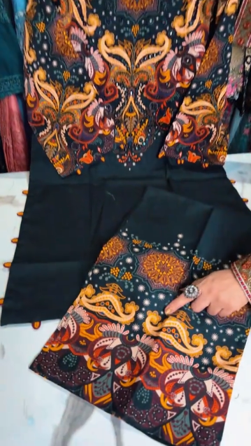 Bloom Embroidered Suit – Elegant Design